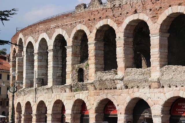I teatri all’aperto più belli d’Italia per concerti estivi