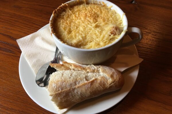 Zuppe e minestre regionali: il comfort food italiano per eccellenza