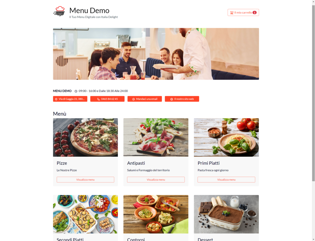Clienti in ristorante con menu digitale.