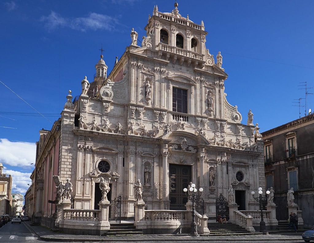 Acireale,cosa vedere,borgo di pescatori,Catania,Sicilia,attrazioni culturali,natura.
