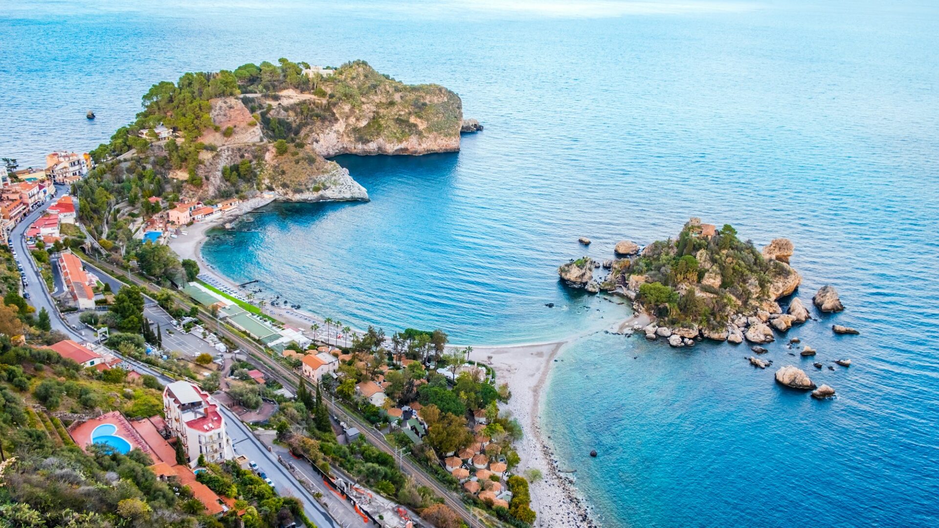 Isola Bella à Taormina, Sicile, Italie. Vue aérienne d'une petite île magnifique