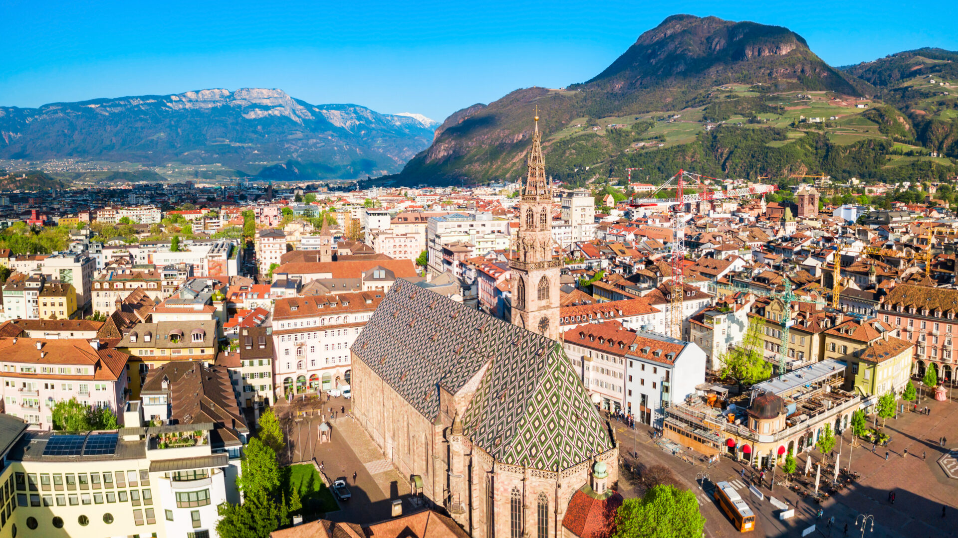 Veduta aerea centro storico Bolzano, Italia.