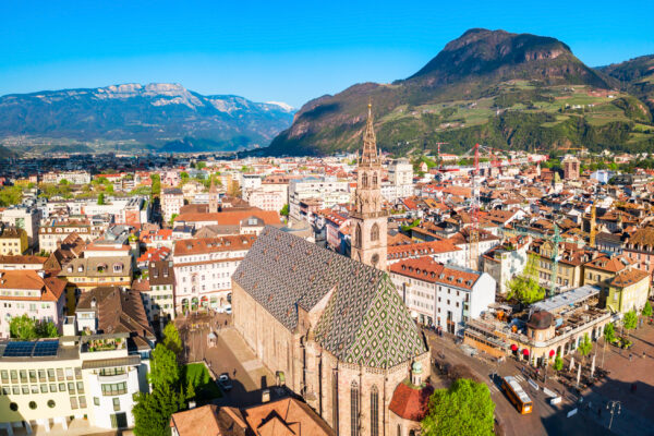 Veduta aerea centro storico Bolzano, Italia.