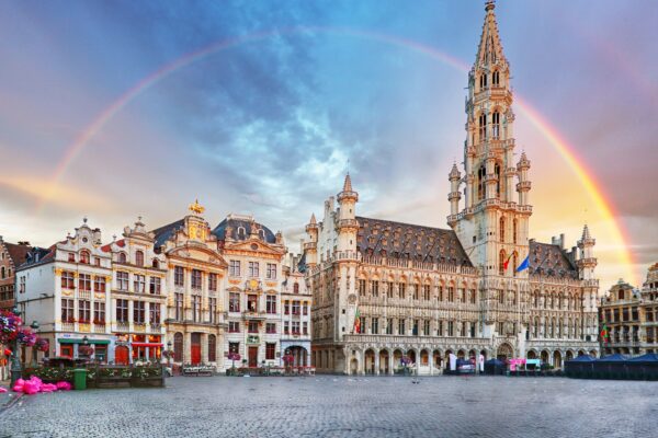 布鲁塞尔大广场上的彩虹。