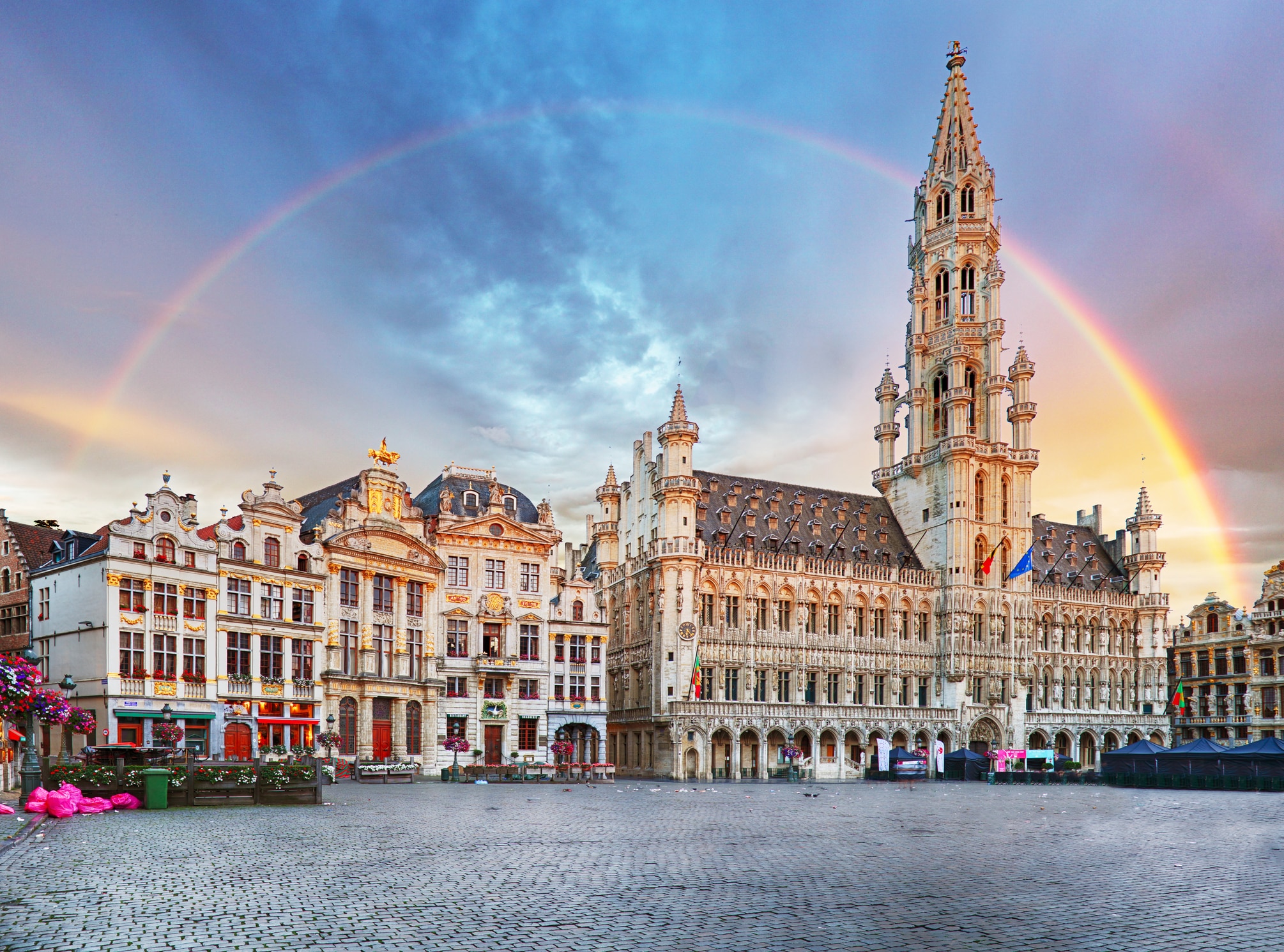Arcobaleno sulla Grand Place di Bruxelles.