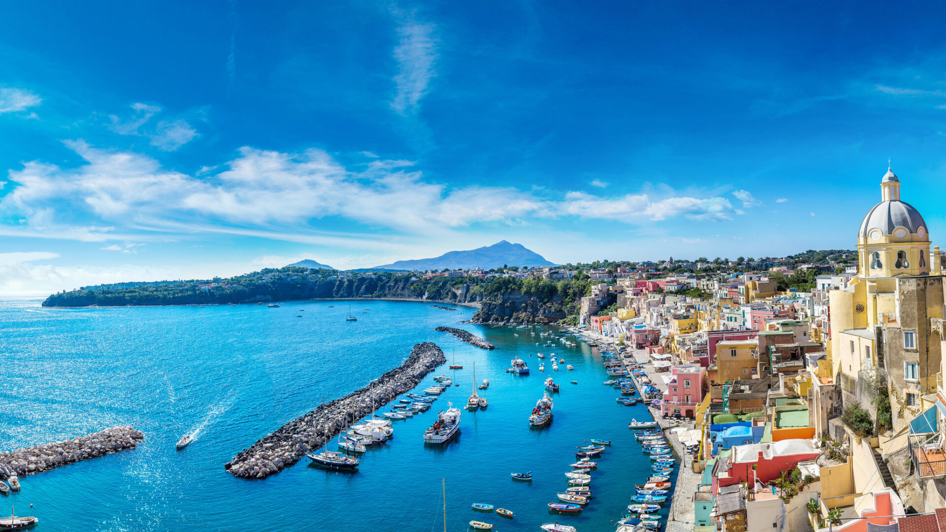 Isola di Procida in Italia. Isola di Procida in una bella giornata estiva in Italia