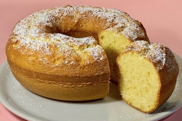 Ciambellone allo yogurt,Ricetta ciambellone soffice,Ciambellone senza burro,Dolci facili e veloci,Colazione sana e golosa,Merenda per bambini,Dolci con yogurt,Impasto morbido e umido,Varianti ciambellone,Conservazione dolci