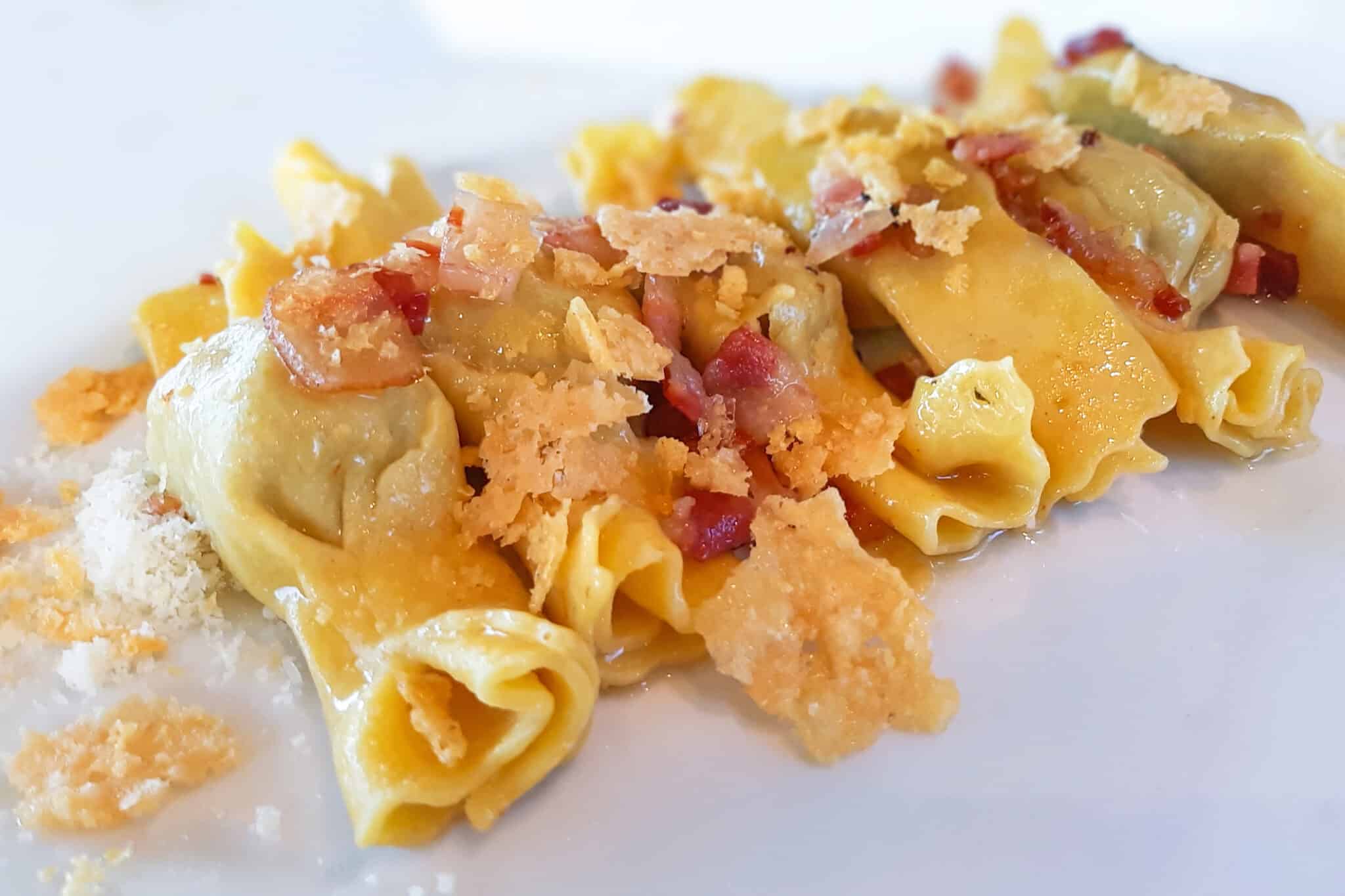 casoncelli,ricetta casoncelli,pasta ripiena,tradizione bergamasca,cucina italiana,casoncelli bergamaschi,casoncelli bresciani