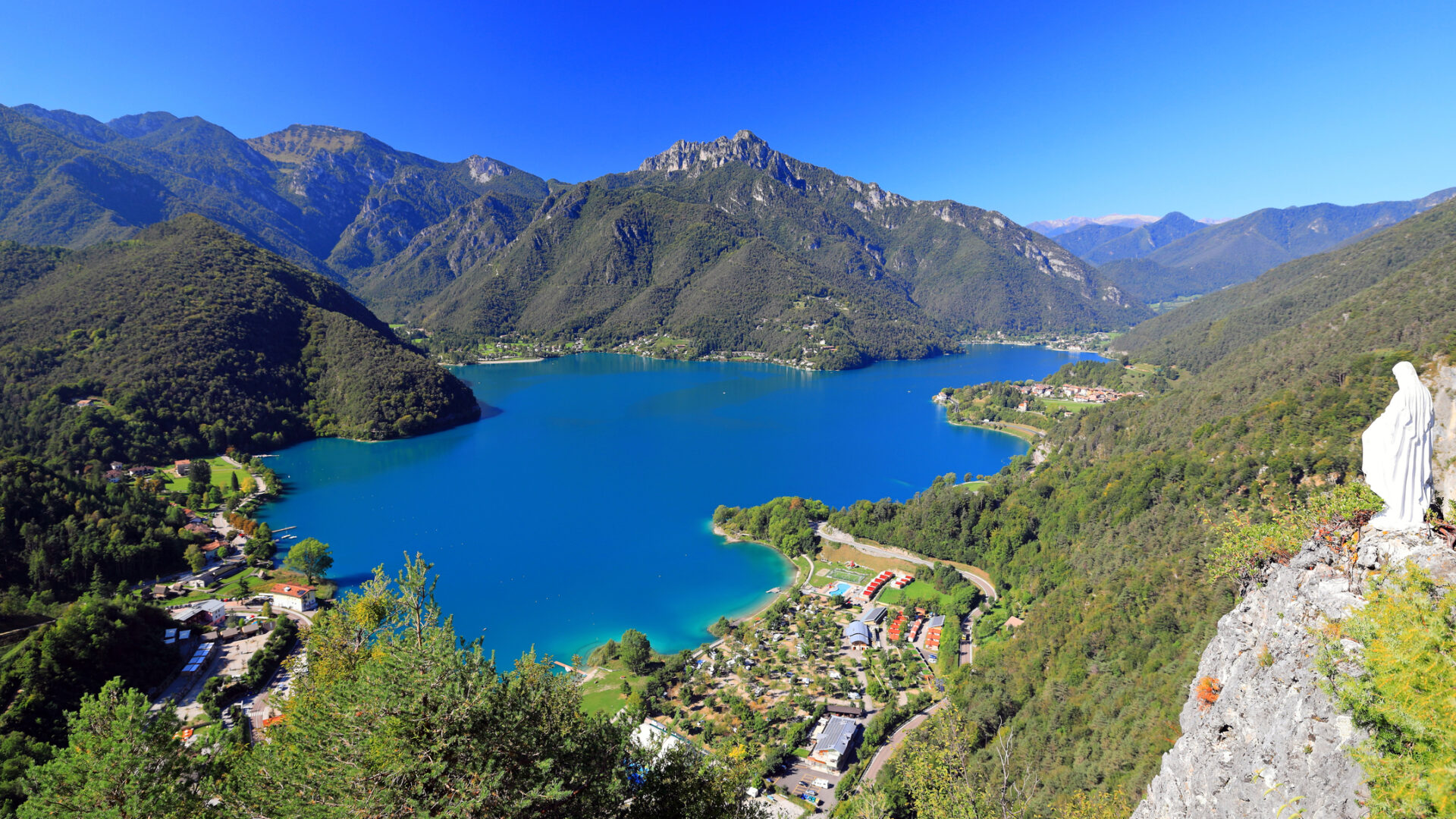 Il bellissimo Lago di Ledro in Trentino. Nord Italia, Europa. Il Lago di Ledro è un lago del Trentino, nel nord Italia.
