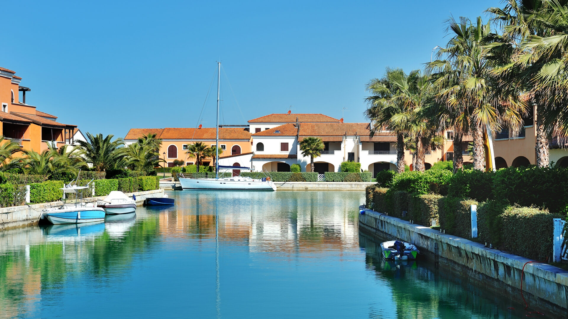 Policoro, Italia - vista del canale marittimo del villaggio di Marina