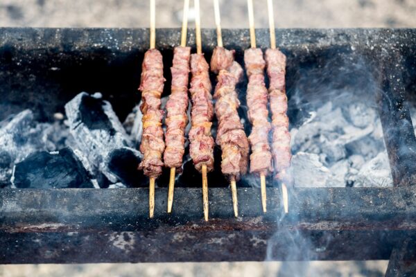 Arrosticini, i tipici spiedini abruzzesi di carne di pecora