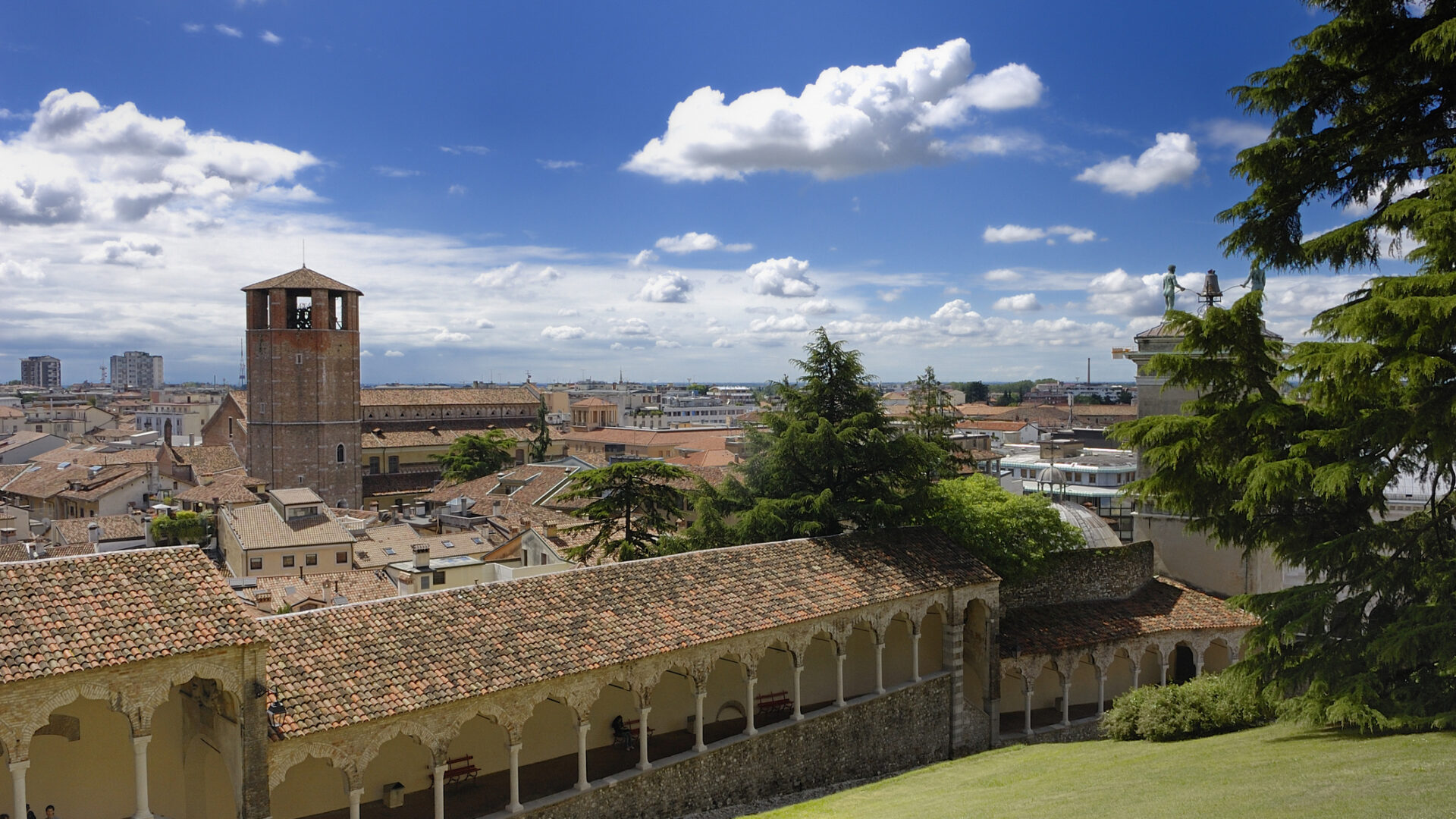 Überblick udine Stadt. Panoramablick auf Udine von der Südseite der Burg aus gesehen