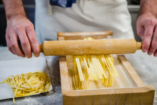 Preparación de la pasta alla chitarra