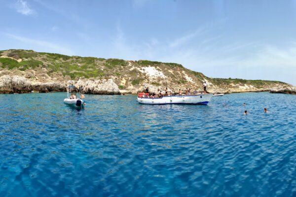isole tremiti panoramica dell`isola di capraia dalla barca.