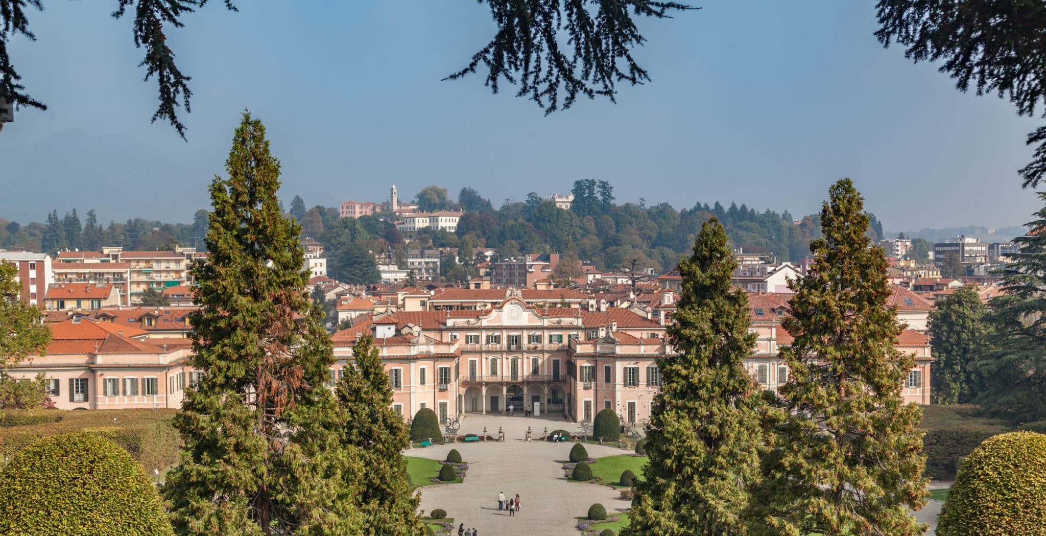 Palazzo storico con giardino in città italiana