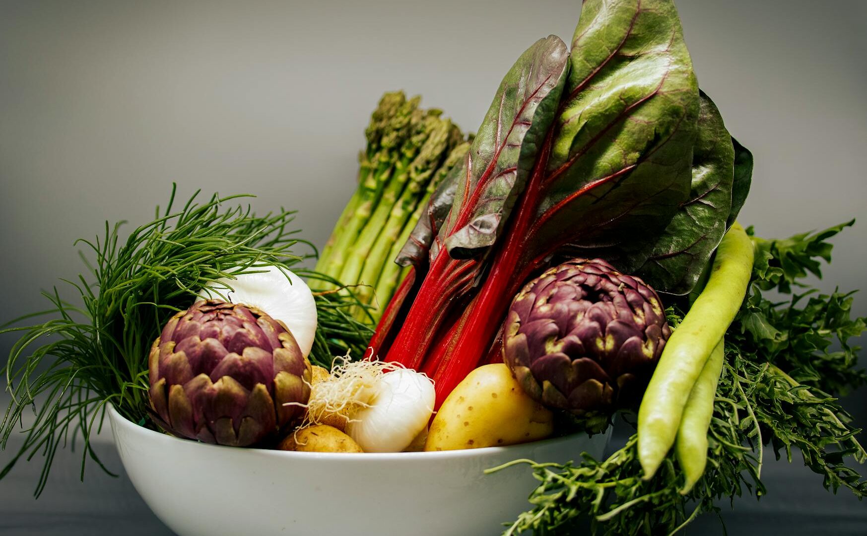 Verdure di marzo in Italia: dai carciofi romaneschi agli agretti, la primavera nel piatto