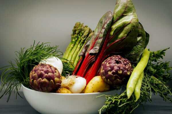Verdure di marzo in Italia: dai carciofi romaneschi agli agretti, la primavera nel piatto