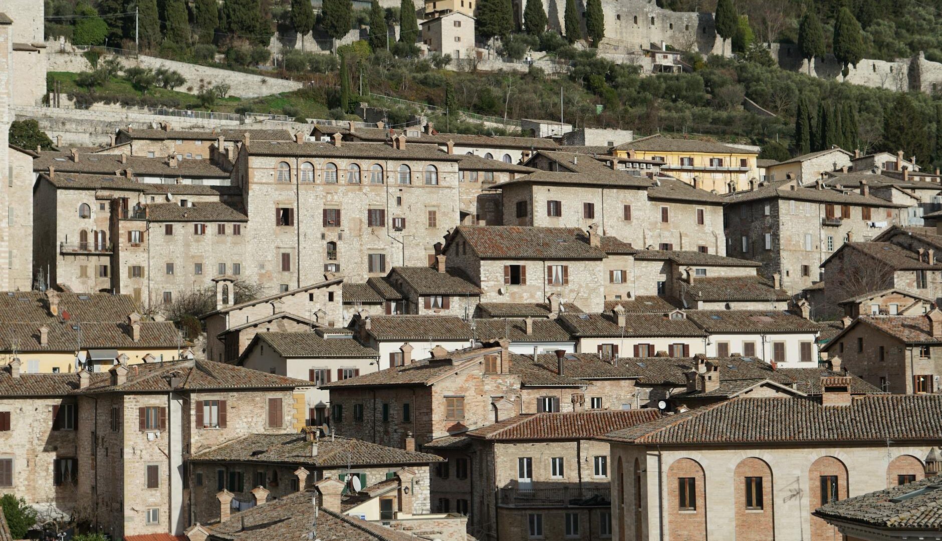I migliori borghi del Centro Italia per il ponte del 25 aprile: Umbria e Marche lontano dalla folla
