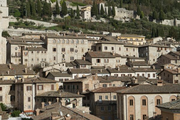 I migliori borghi del Centro Italia per il ponte del 25 aprile: Umbria e Marche lontano dalla folla