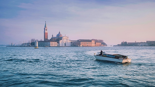 Le vie dell’acqua in Italia: navigare fiumi, canali e lagune