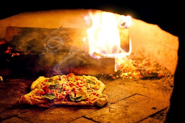 Pizza napoletana: storia, regole e le migliori pizzerie di Napoli