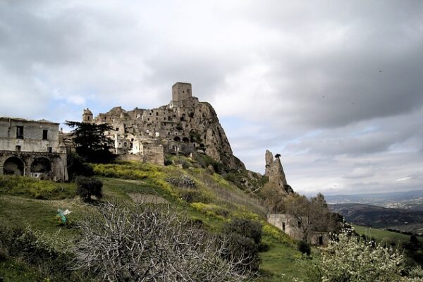 Borghi abbandonati d’Italia: fascino delle ghost town italiane