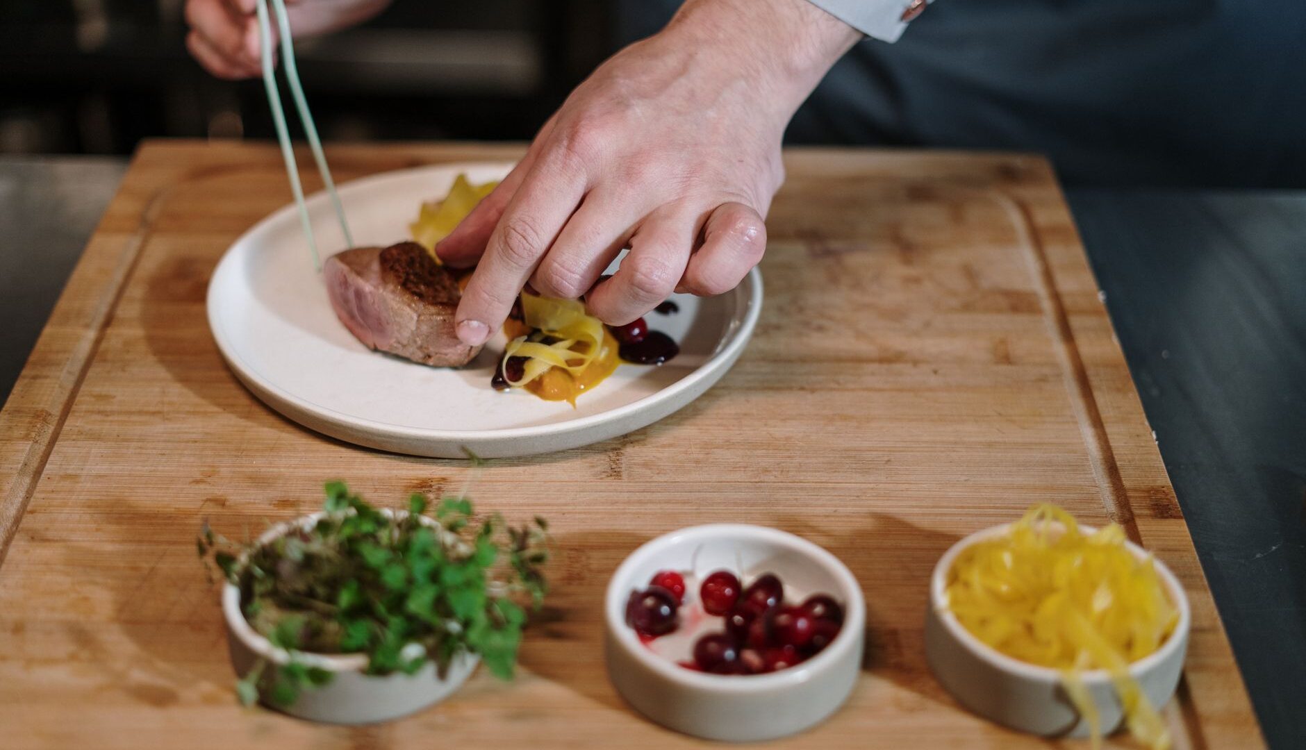 Chef’s Table in Italia: l’intimità gastronomica tra piccoli gruppi e cuochi