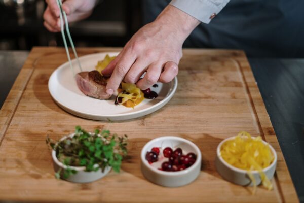 Chef’s Table in Italia: l’intimità gastronomica tra piccoli gruppi e cuochi
