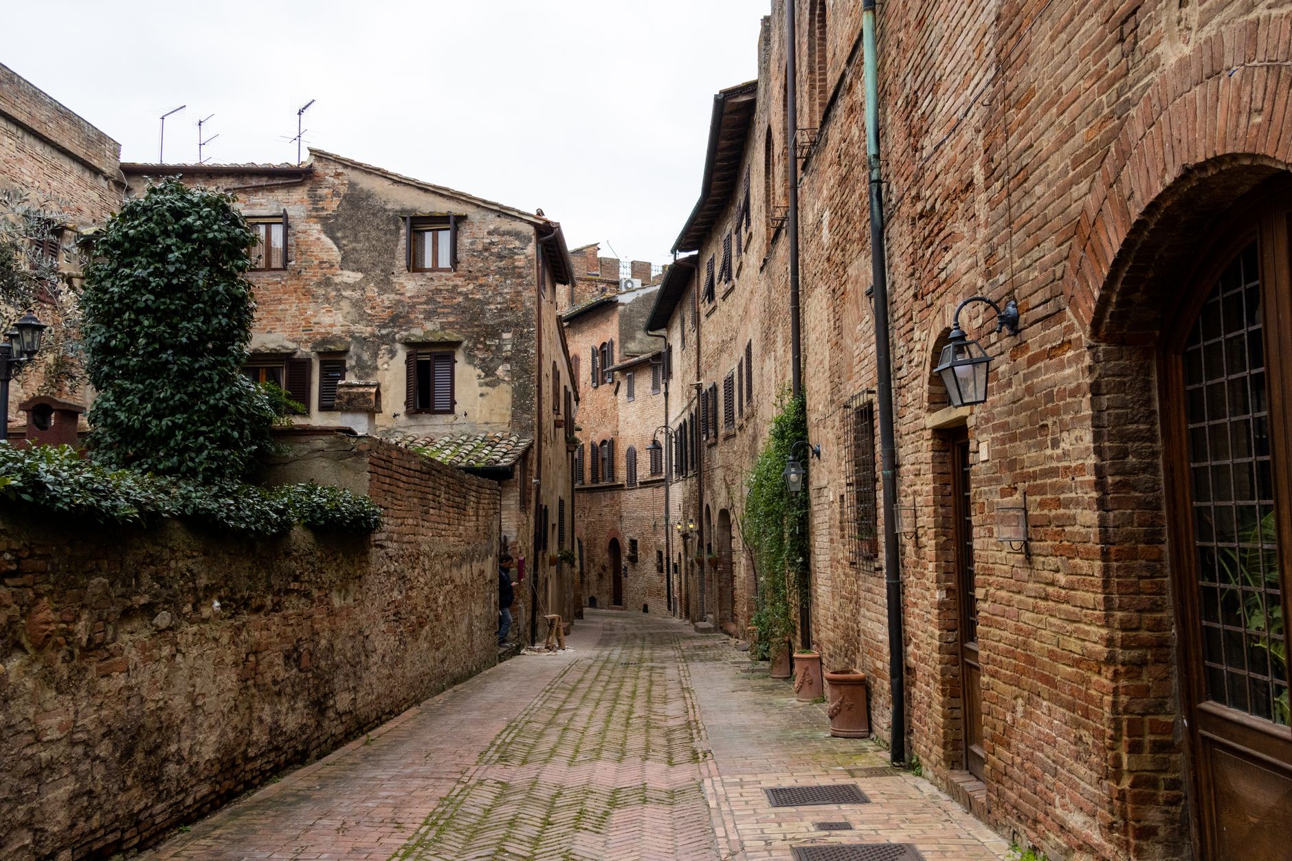 Turismo delle radici in Italia: come organizzare un viaggio nei borghi dell’entroterra per rintracciare le proprie origini e scoprire i sapori DOP-IGP