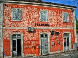 Come viaggiare in Italia senza auto: treni, bus e traghetti