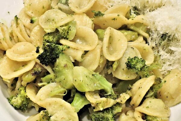 Cucina pugliese: orecchiette, burrata e i sapori del Salento