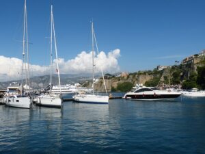 Vacanza in barca a vela in Italia: le rotte più belle