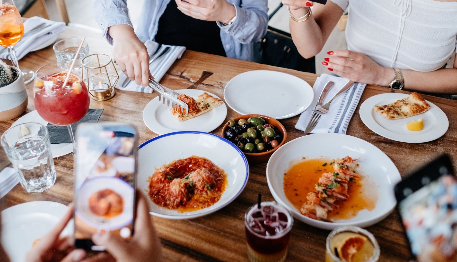 AI e personalizzazione nei viaggi enogastronomici: come l’intelligenza artificiale trasforma il turismo gastronomico italiano nel 2026