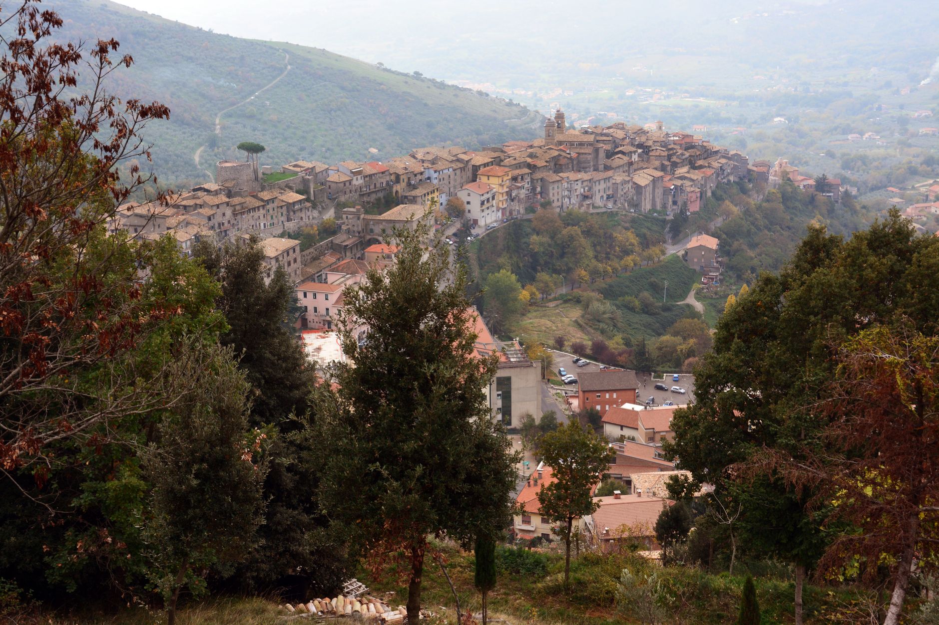 Borghi e destinazioni emergenti dell’autunno 2026: oltre Roma e Firenze, i nuovi itinerari di turismo consapevole