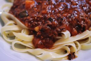 Cucina campana: pizza, ragù napoletano e i segreti del Vesuvio