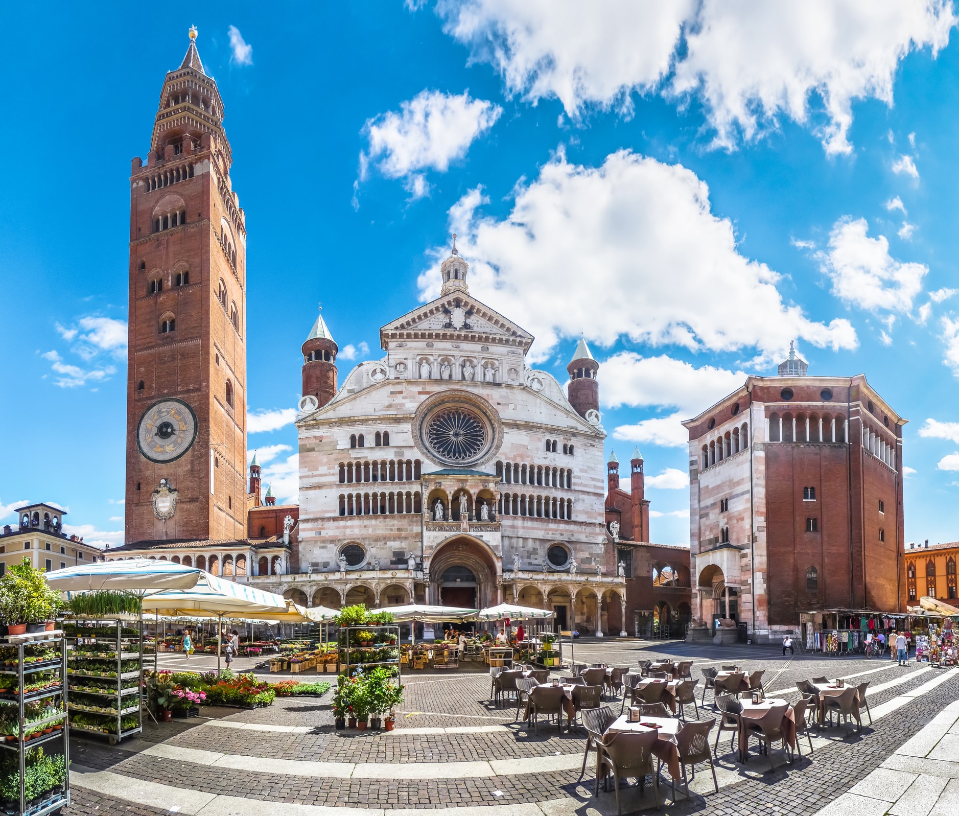 Duomo e Torrazzo di Cremona, Piazza del Comune.