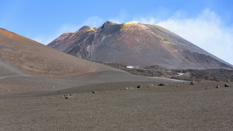 埃特纳火山主火山口景观