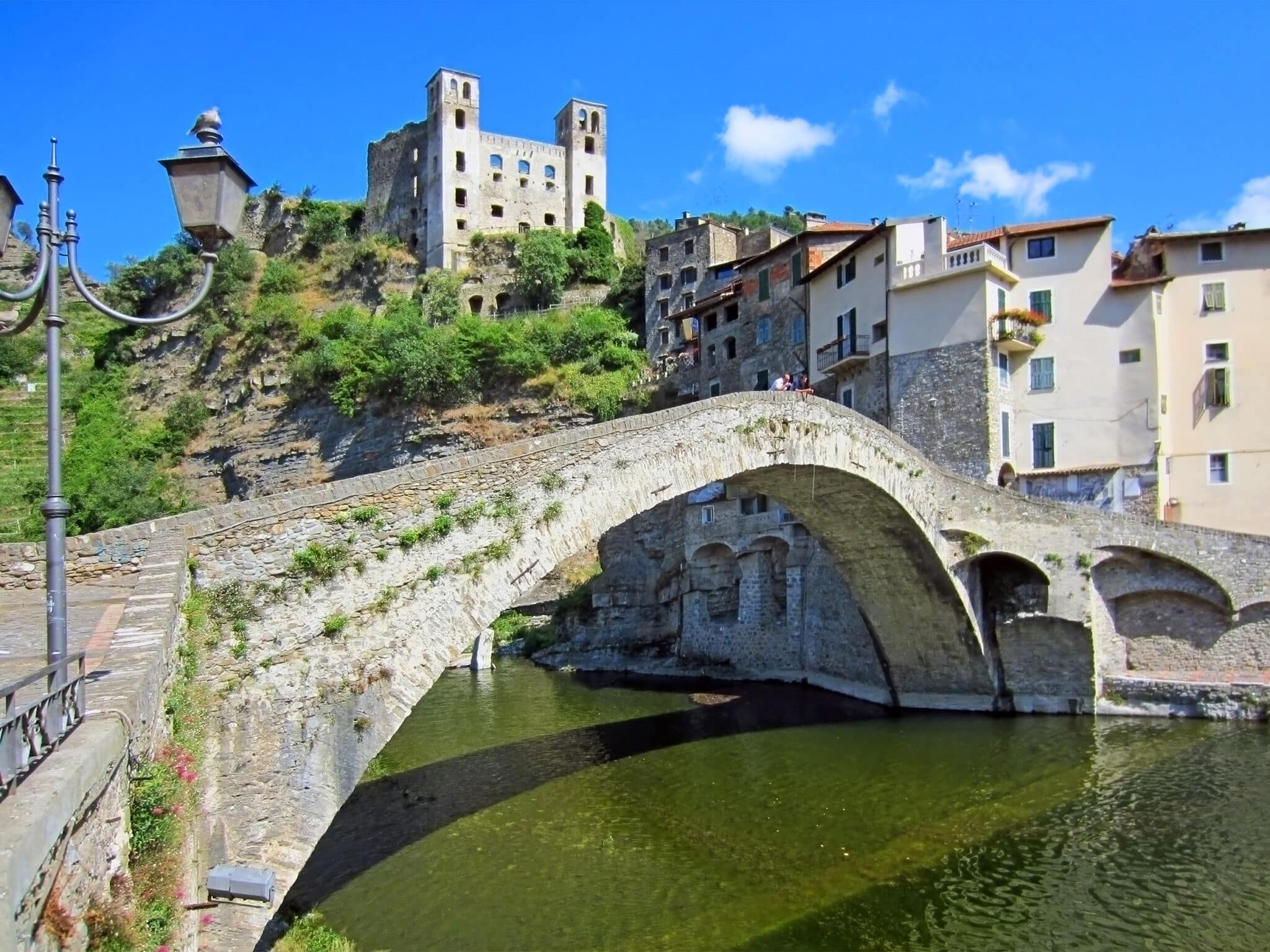 Dolceacqua vista sul ponte e il castello