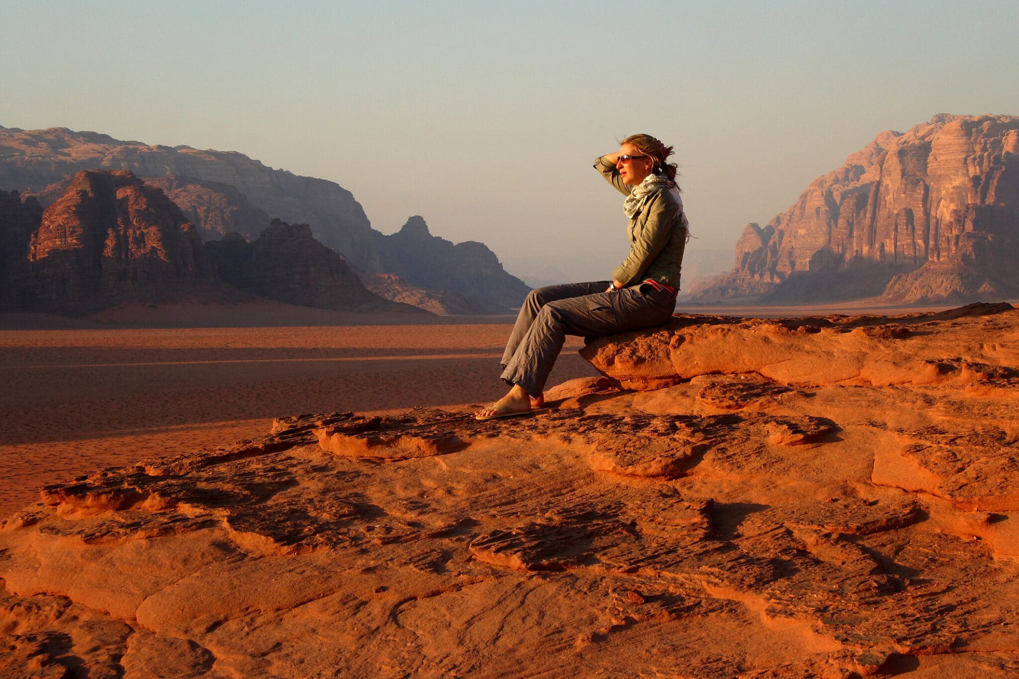 Giordania turista nel Wadi Rum