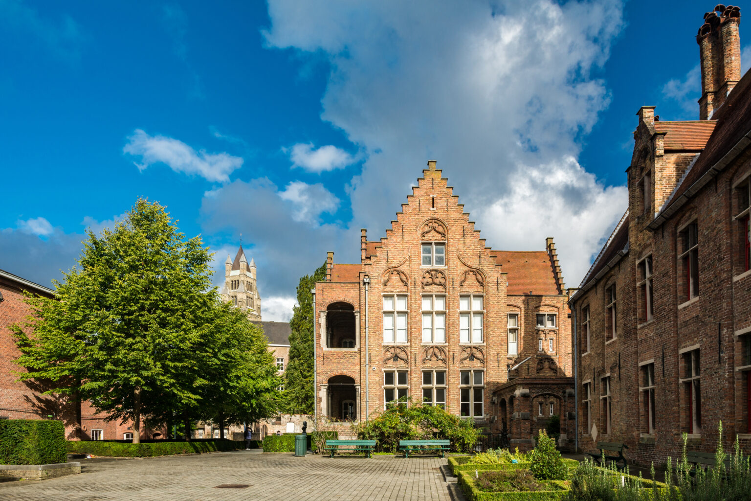 cosa-vedere-a-bruges-un-viaggio-incantato-tra-storia-e-bellezza
