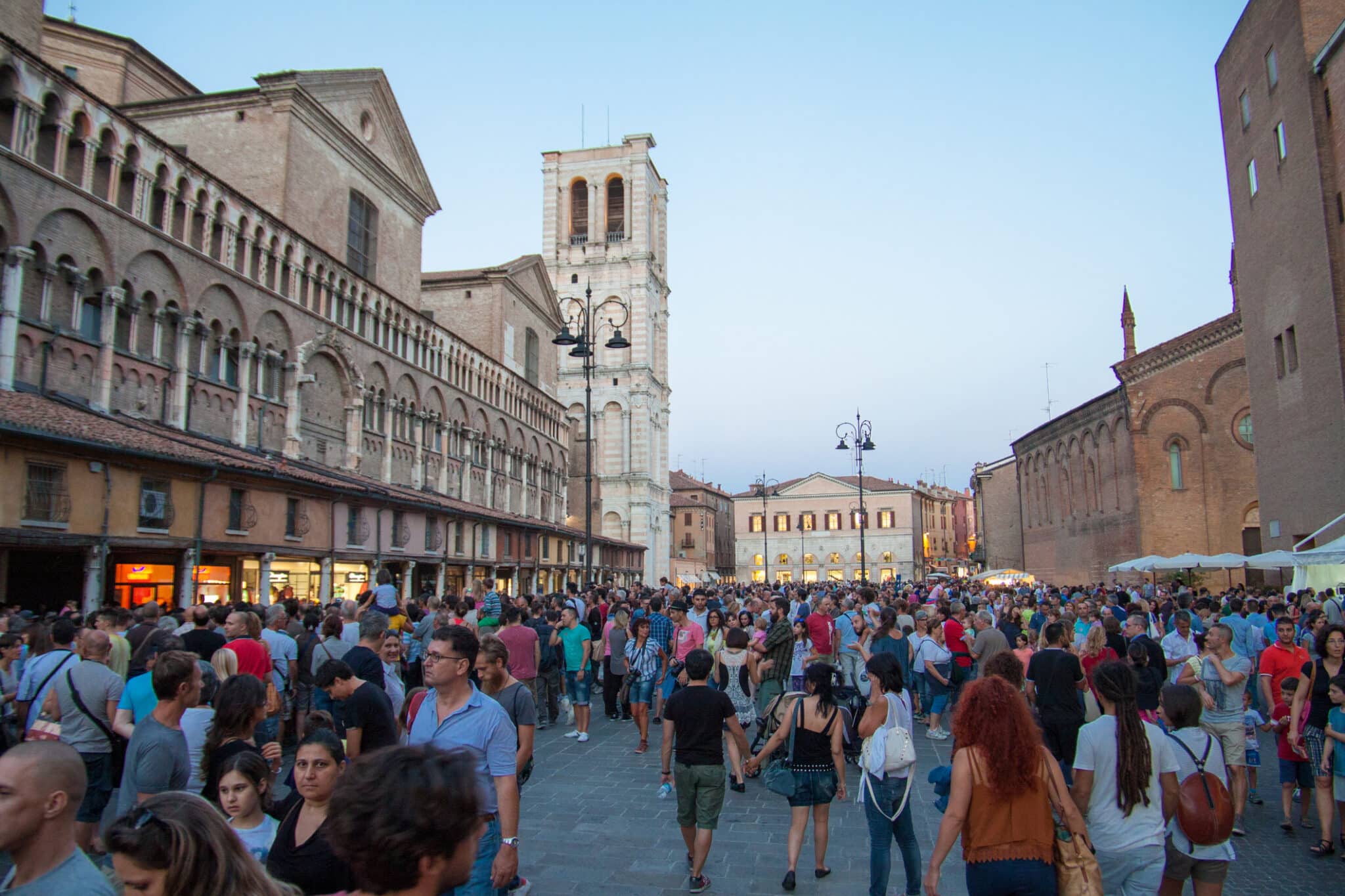 Busker Festival è un popolare evento di artisti di strada che si tiene ogni anno nel centro storico di Ferrara