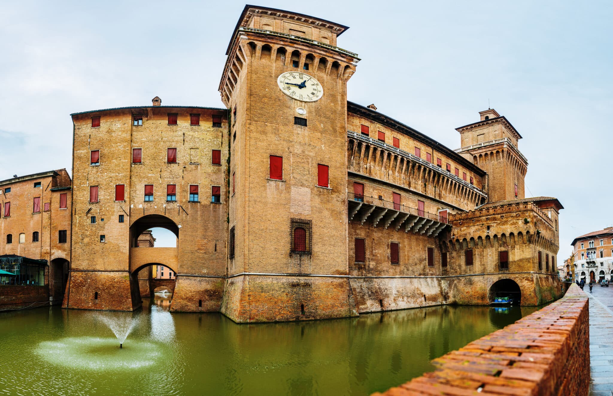 Castello estense nel centro di Ferrara, nel nord Italia.