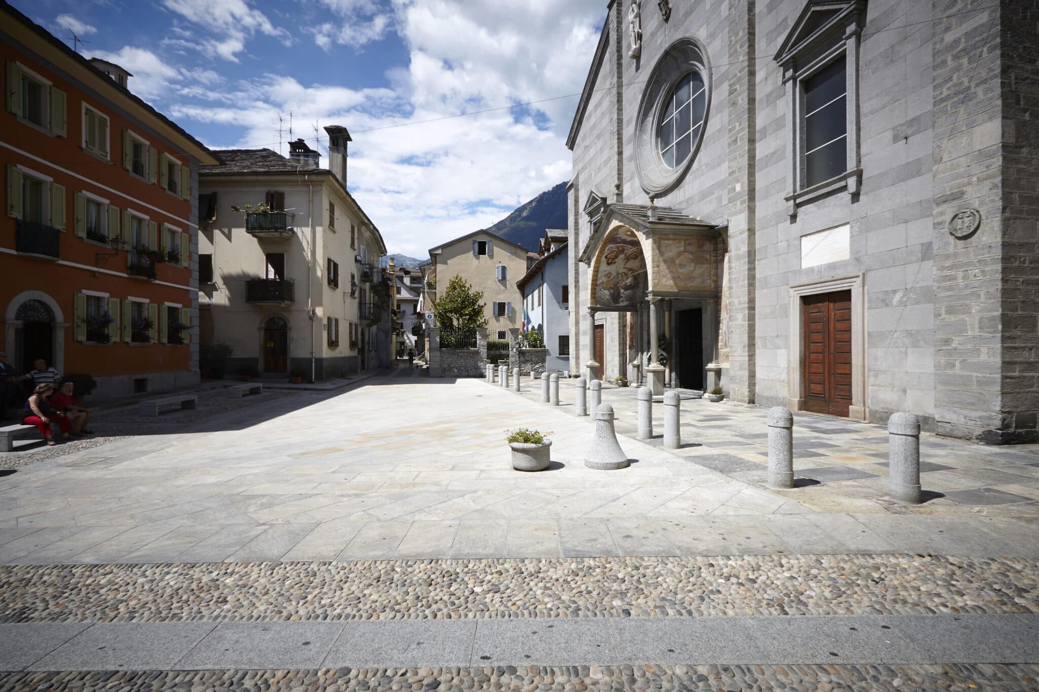 Domodossola, storica città italiana. Centro storico di Domodossola, località turistiche italiane