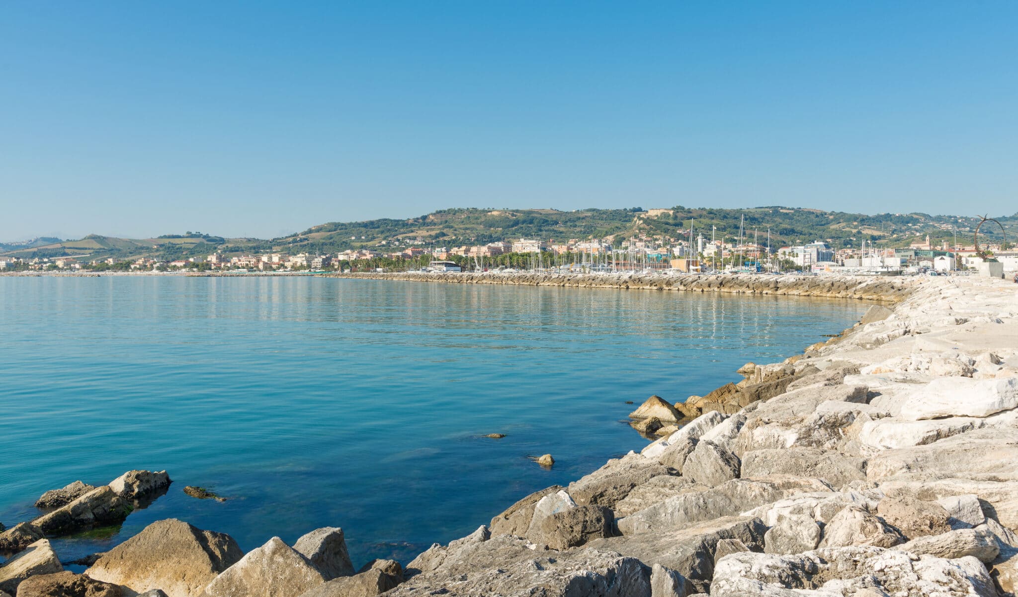 Lungomare di San Benedetto del Tronto - Ascoli Piceno -Italia. Vista panoramica del lungomare di San Benedetto del Tronto mare Adriatico - Ascoli Piceno -Italia