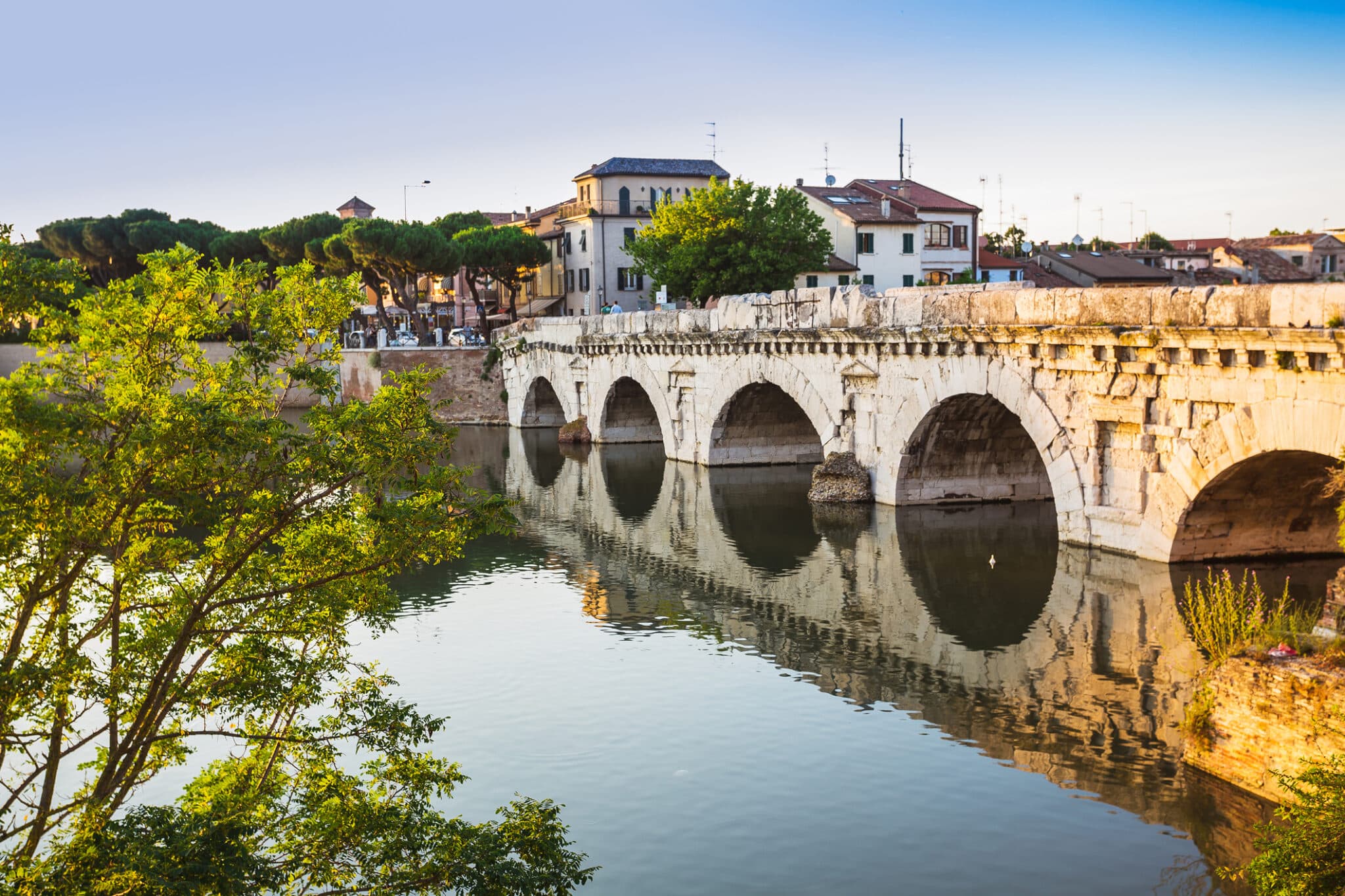 Ponte di Tiberio (Ponte di Tiberio) a Rimini, Italia.