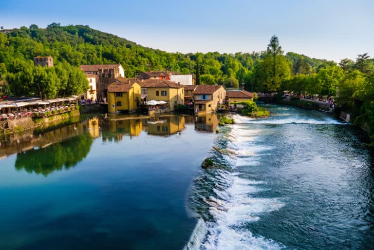 意大利 Valeggio sul Mincio 的 Borghetto 全景