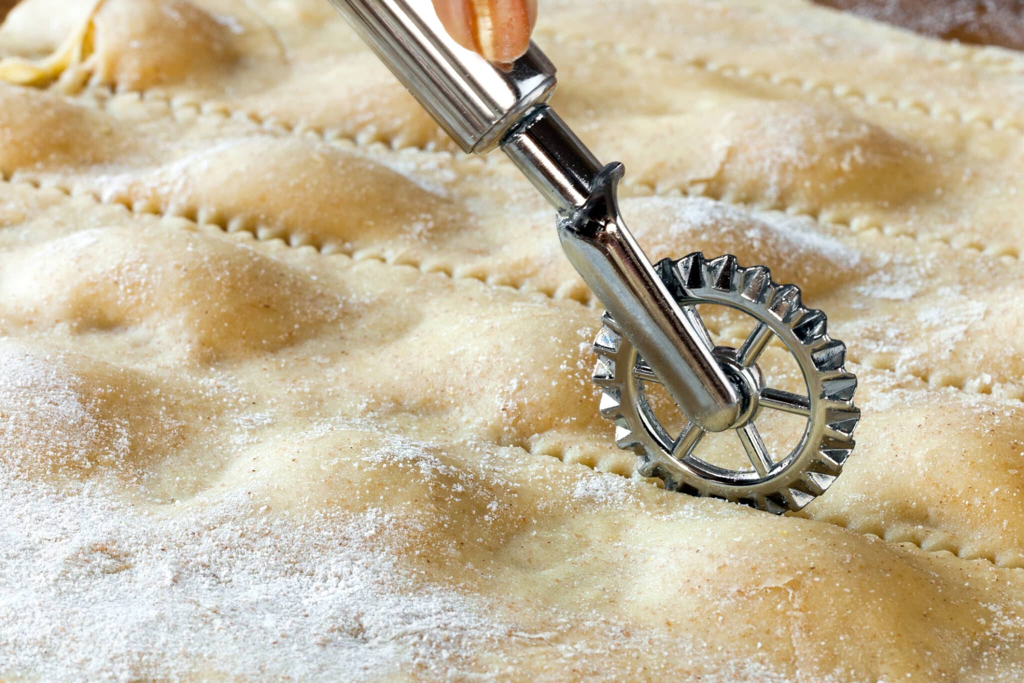 Agnolotti fatti in casa con la rotella.