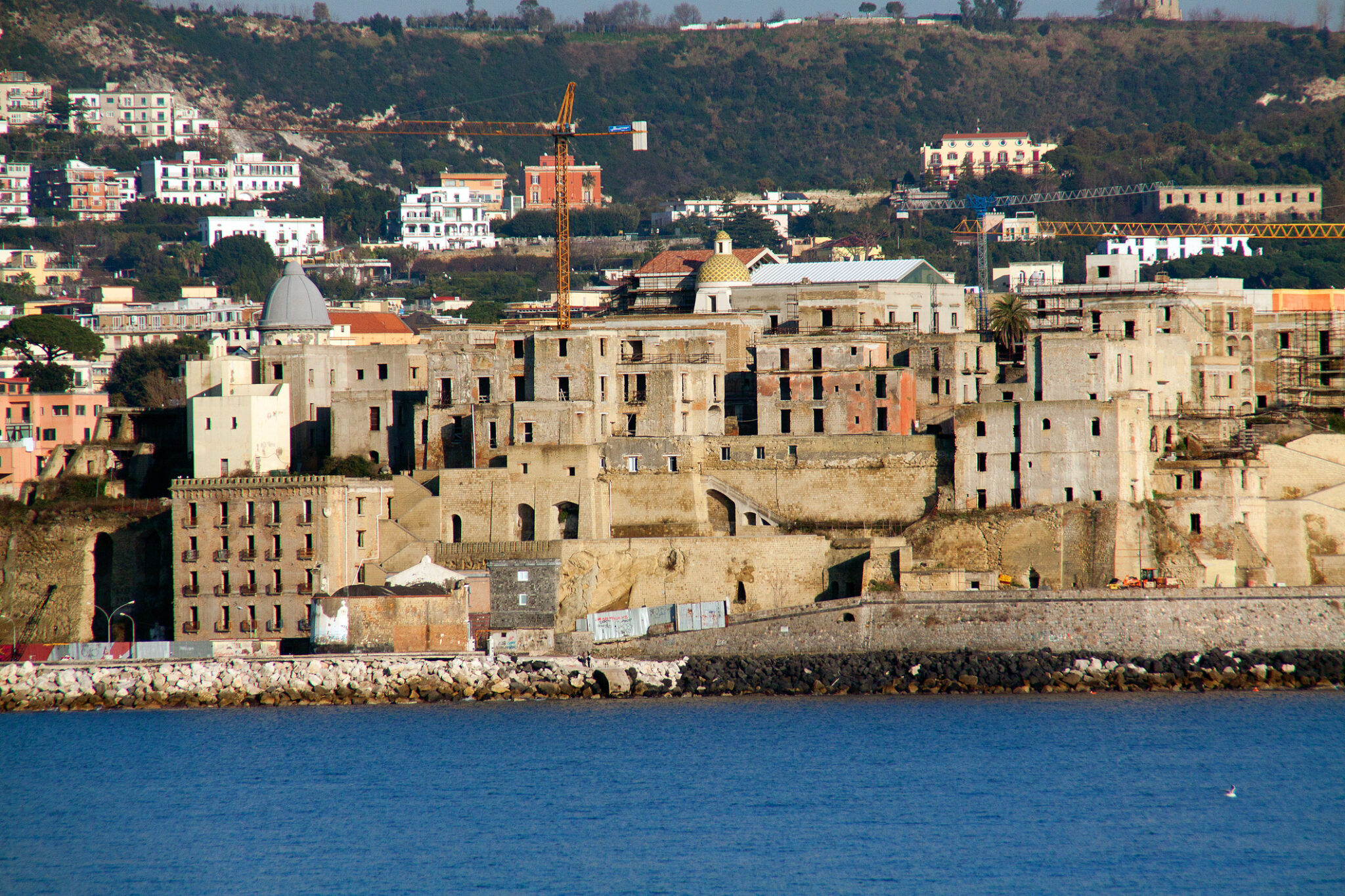那不勒斯海滨古城，历史全景。
