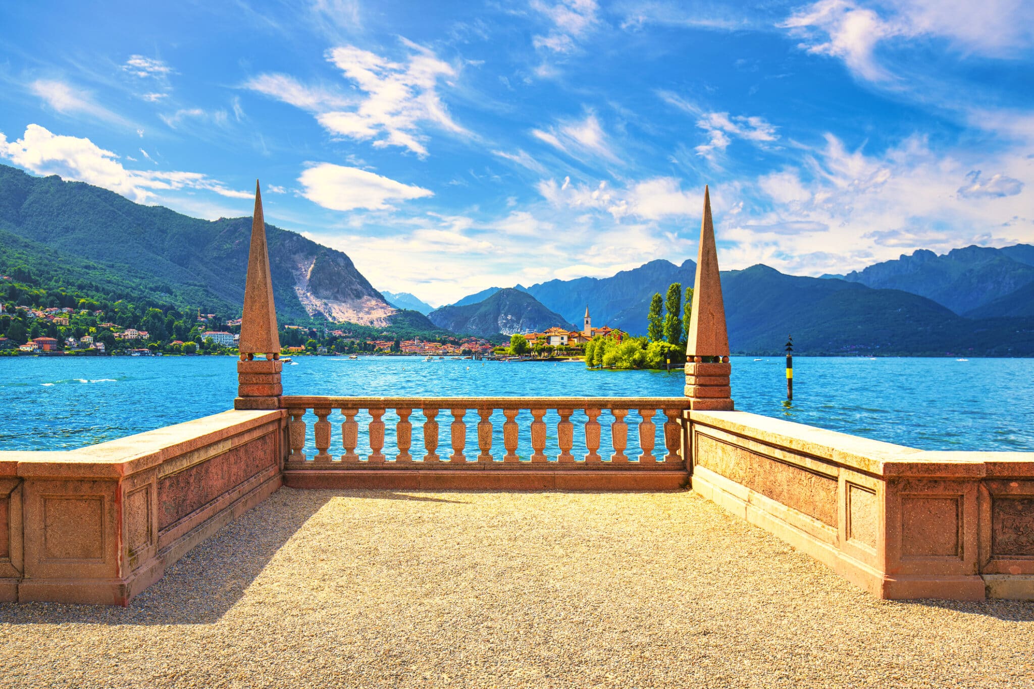 Vista sul Lago di Como dalle colline.