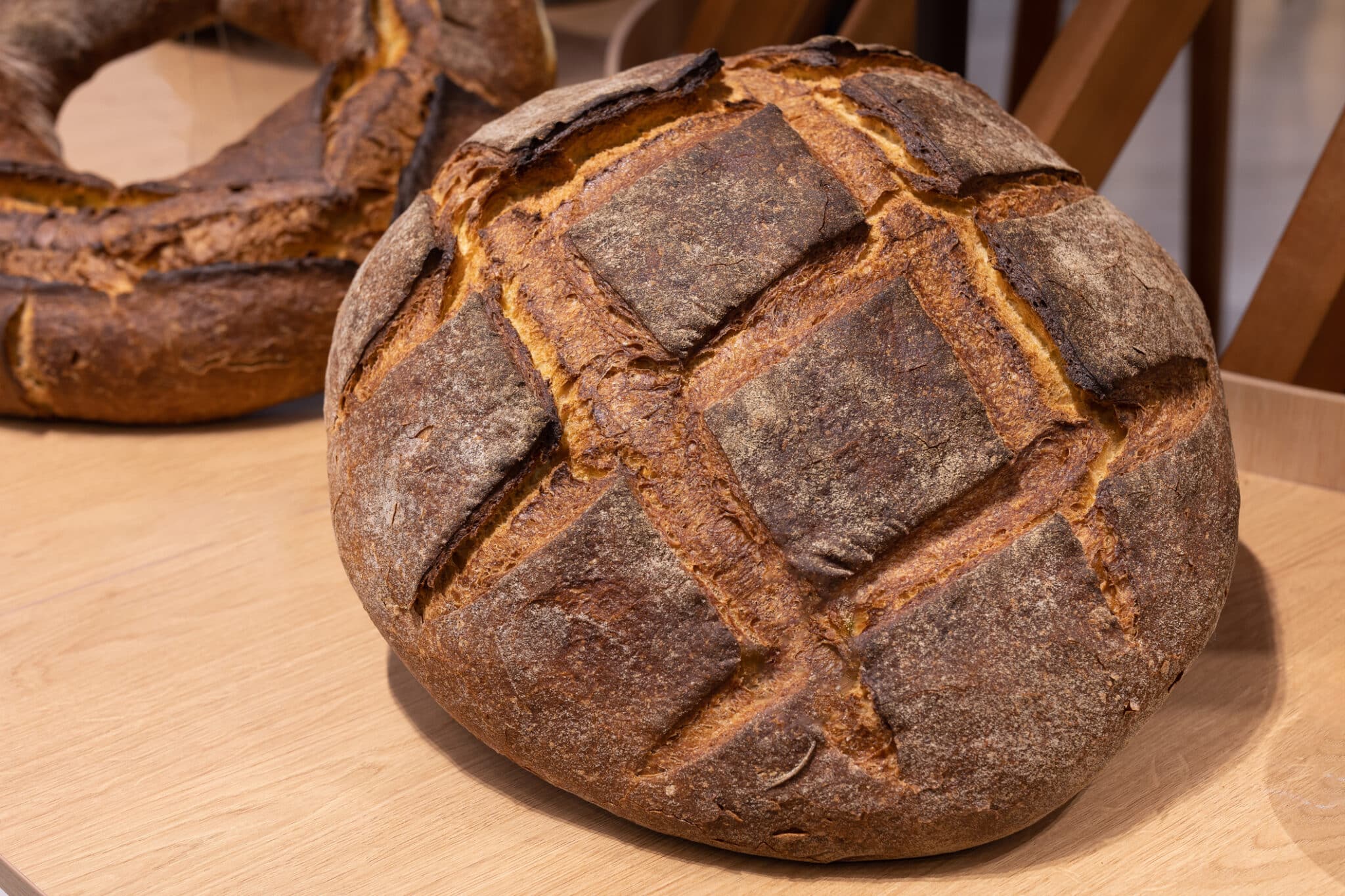 传统意大利乡村面包 "Pane Altamura"。